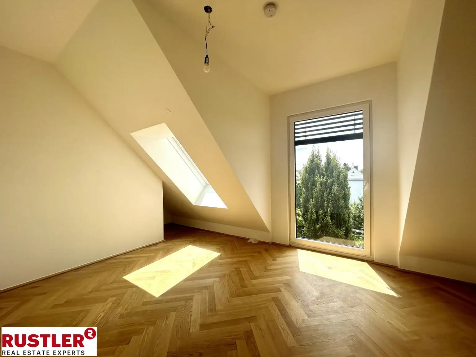 Exklusive Dachgeschosswohnung in Grünruhelage - zu verkaufen