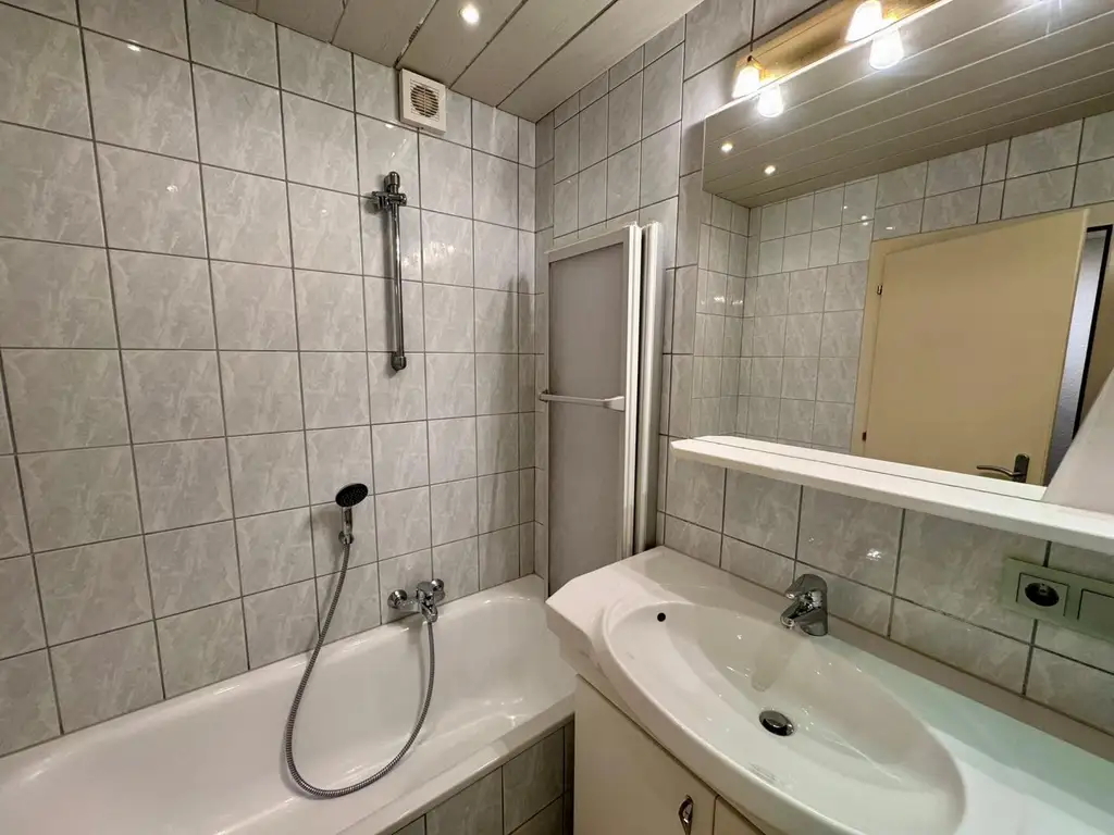 NEU! Natur. Ruhe. Lebensfreude. 4-Zimmer-Wohnung – möbliert, familienfreundlich & mit Bergblick