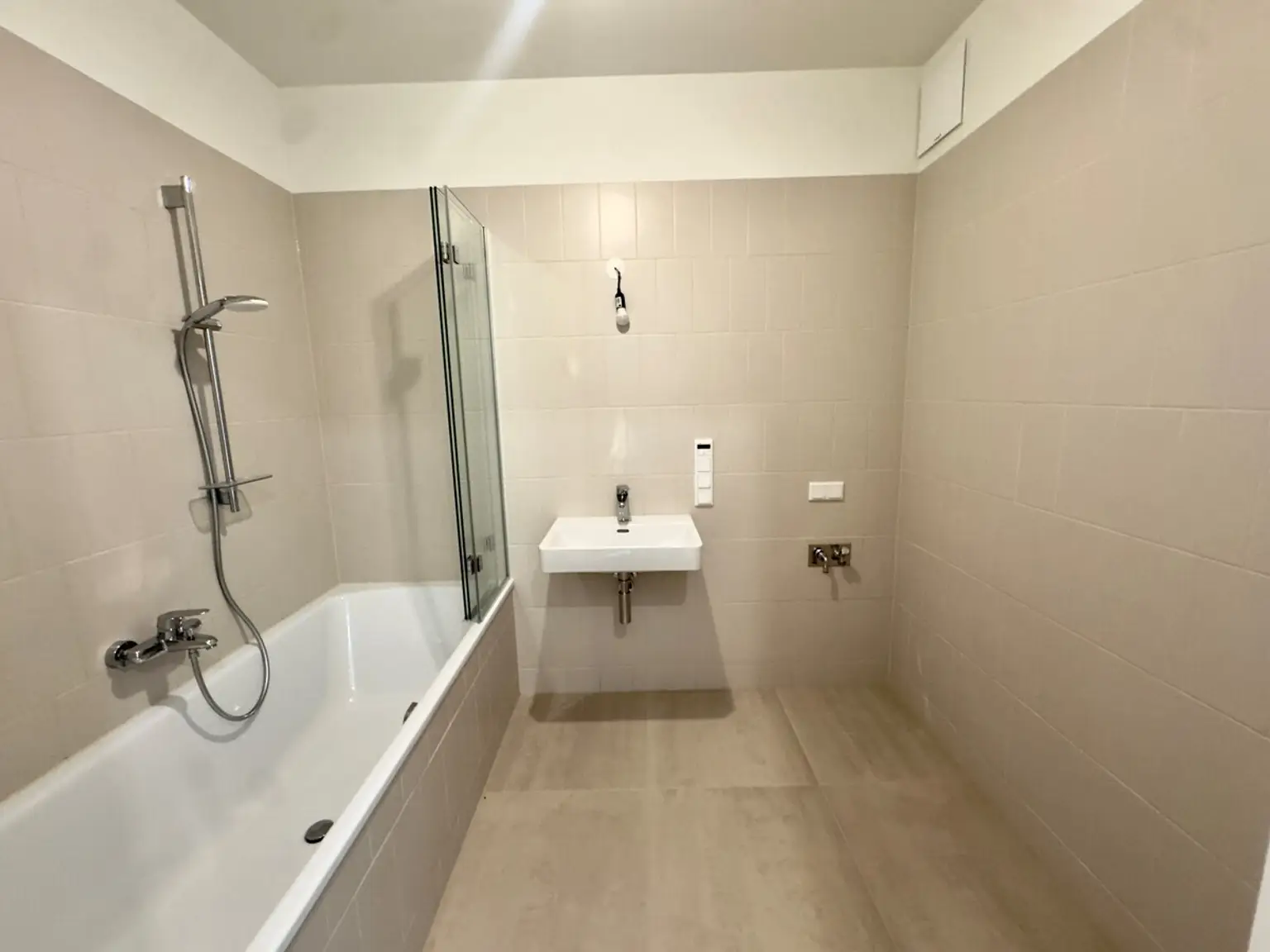 Top Erstbezug 3 Zimmer Wohnung fertig zum Einziehen: PROVISIONSFREI Gerasdorfer Straße
