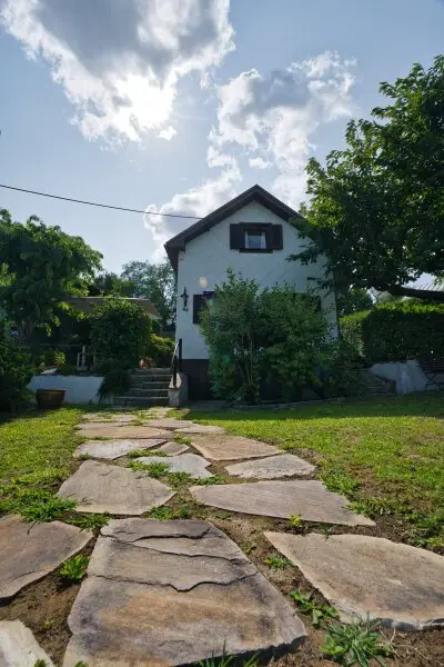 Seltenes Kleingarten-Eigentum am Wolfersberg – Haus mit Ausbaupotenzial, Terrasse & herrlicher Blick ins Grüne