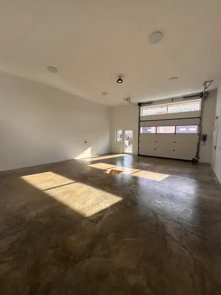 1A Gewerbebetrieb mit Halle und Büroräumen: Erstbezug mit Top-Ausstattung!