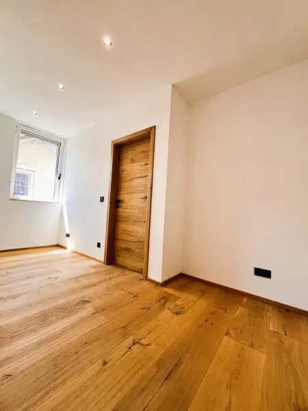 Schrankraum mit ca. 8m²