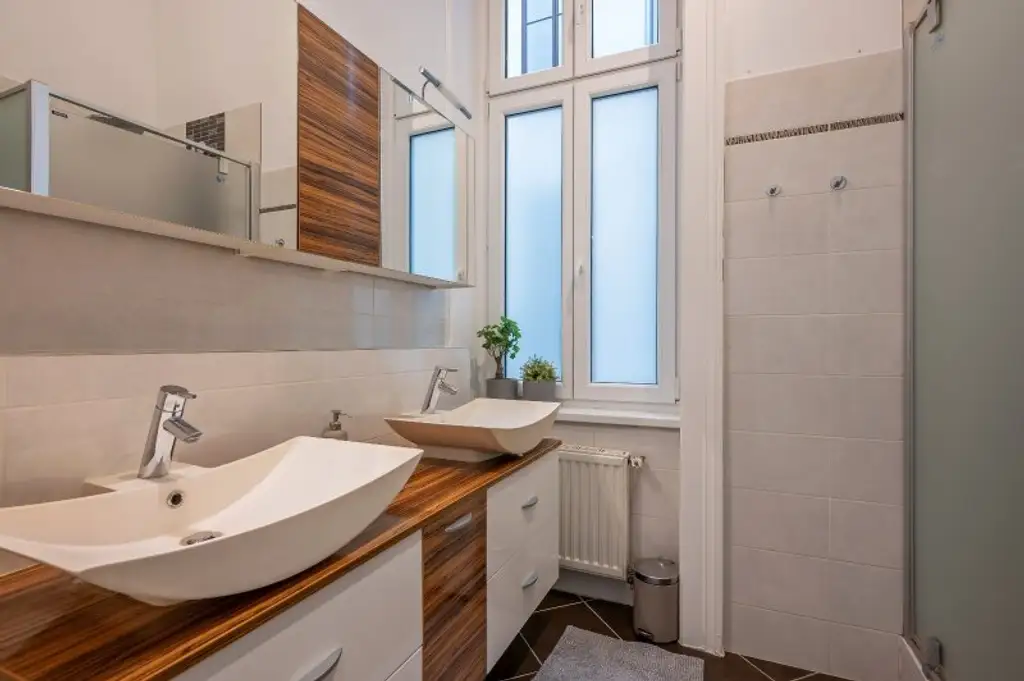 Altbau-Cityapartment komplett hofseitig & ruhig – sofort bezugsfertig | 3 Zimmer