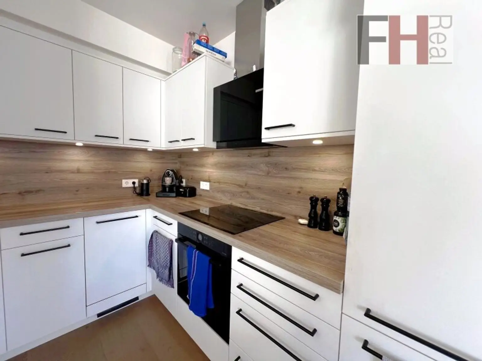 Neuwertige Dachgeschossmaisonette in Mariahilfer TOP-Lage, 2,5 Zimmer, 2 Terrassen Richtung Nord/West in ruhigen Innenhof!