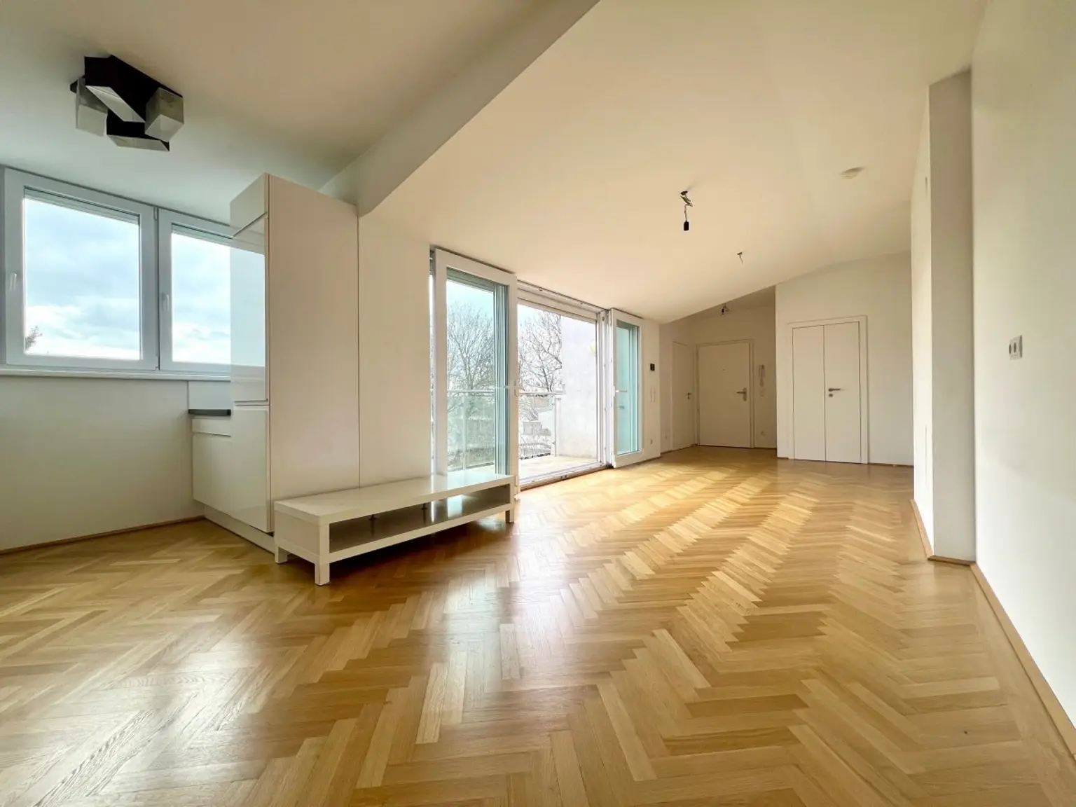 J | ++ NEU ++ SCHÖNE ZWEI  Zimmer mit TERRASSE - Altbau | Prima Service Immobilien