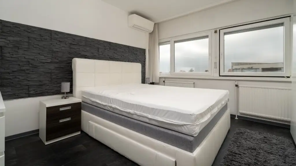 TOP Dachgeschosswohnung im Zentrum von Gänserndorf!