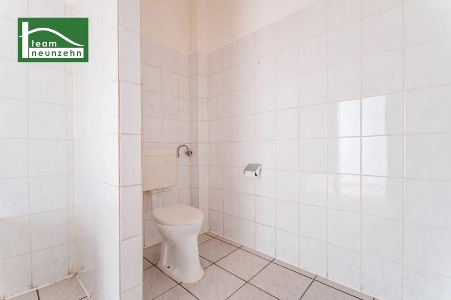 Ideal WG geeignet! Innenhof gerichtete Altbau-Wohnung nahe U4 und U6 in Sechshaus!