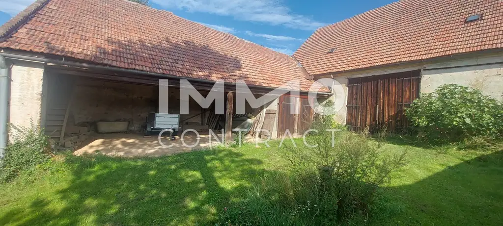 WOHN-UND GESCHÄFTSHAUS AUS DEM 16. JAHRHUNDERT IM HERZEN VON LANGENLOIS 
100 m Kellerröhre, Nebengebäude, Innenhof, Geschäftslokale, usw.