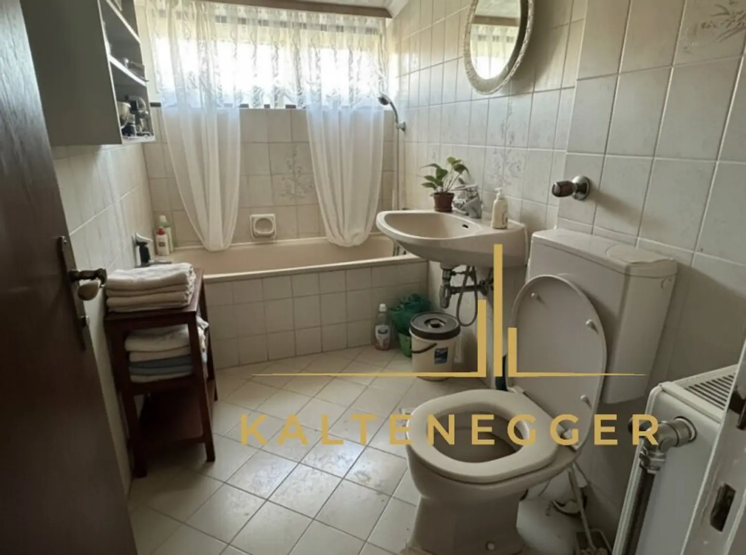 Renovierungsbedürftiges Reihenhaus in Top-Lage