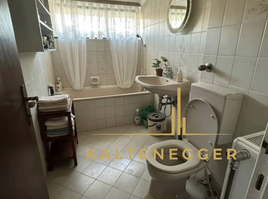 Renovierungsbedürftiges Reihenhaus in Top-Lage