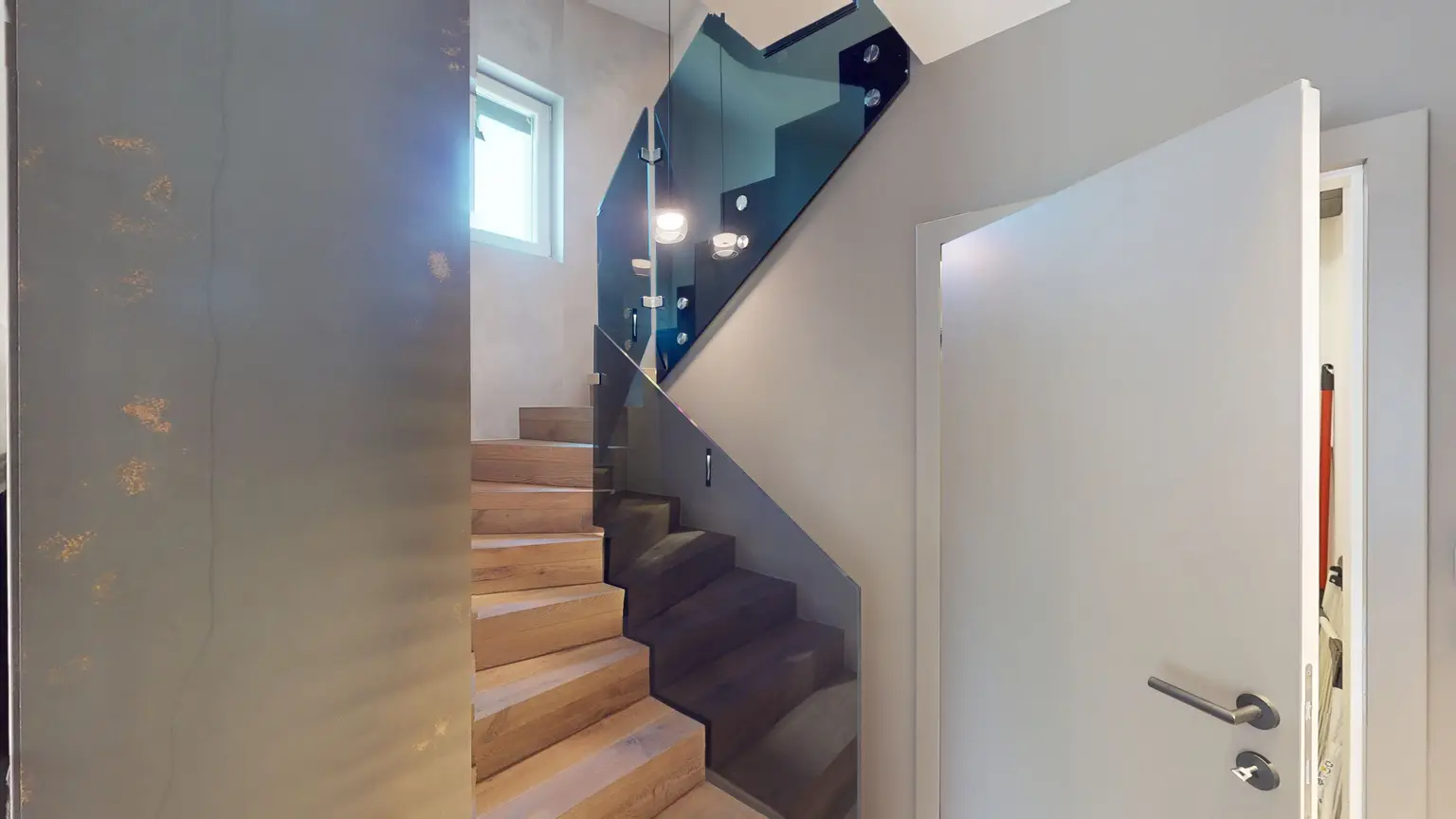 Designer Doppelhaushälfte mit Garten & Dachterrasse