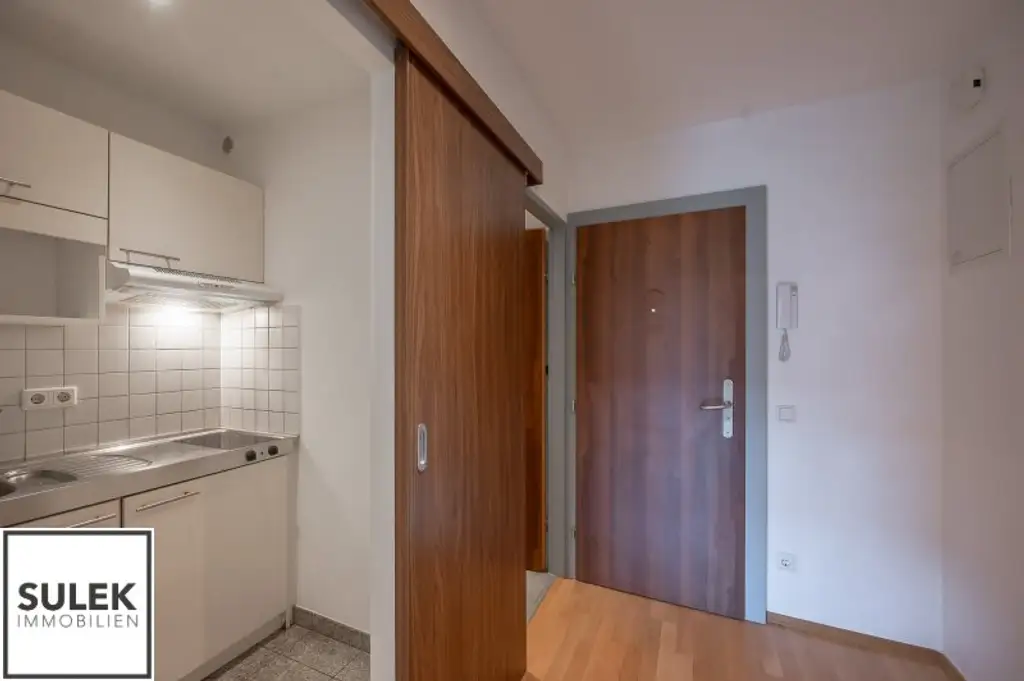 Single-Dachgeschoss-Wohnung mit Terrasse  in Bestlage des 9. Bezirks!