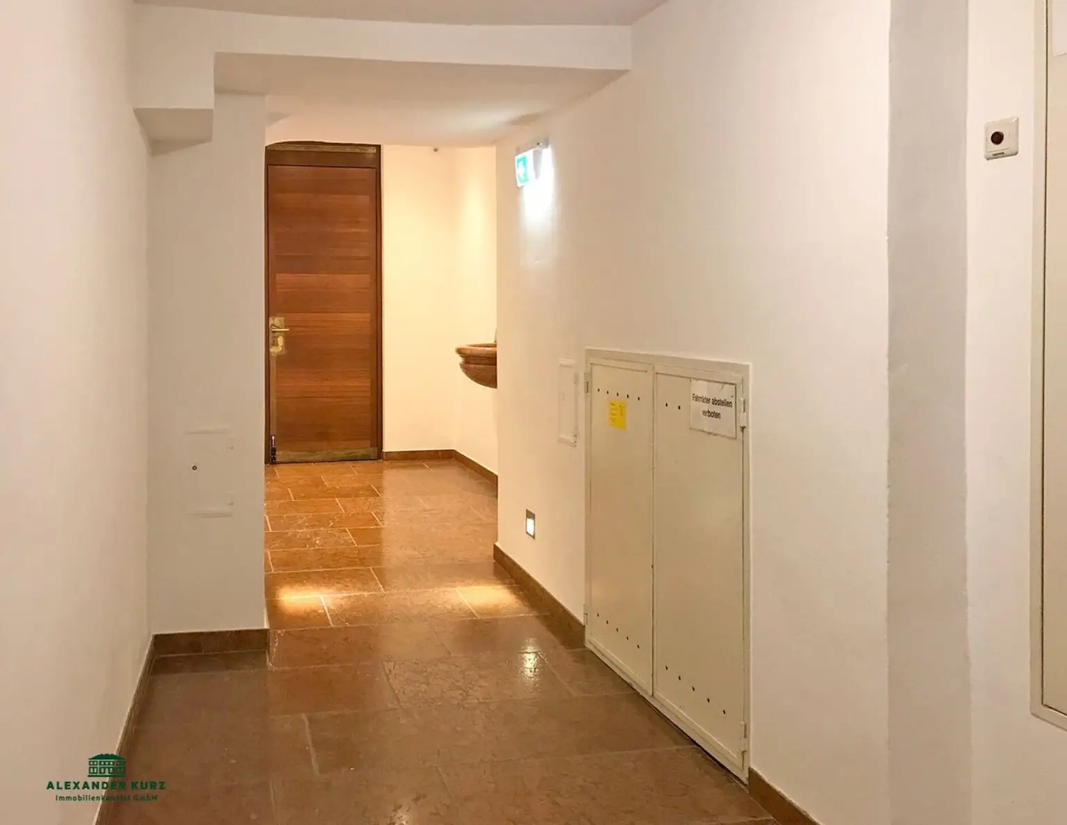 Kleine gewerbliche Einheit im Herzen der Linken Salzburger Altstadt