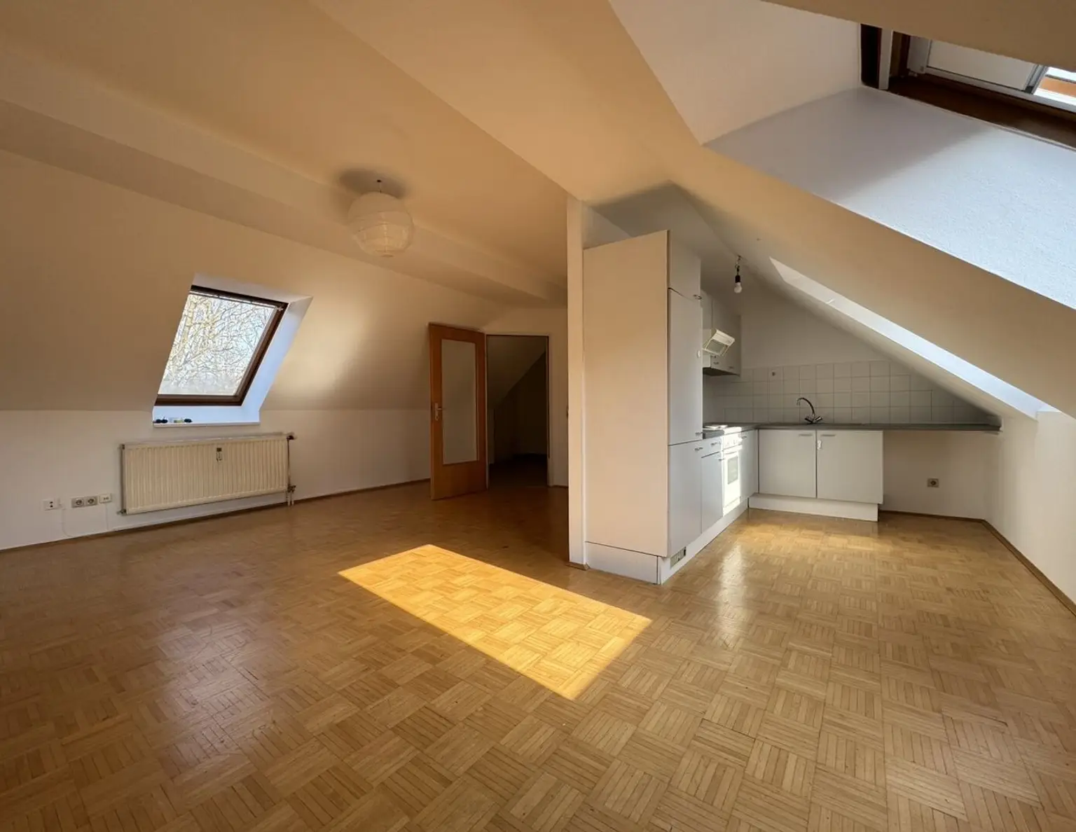 PROVISIONSFREI - Dachgeschosswohnung mit Weitblick