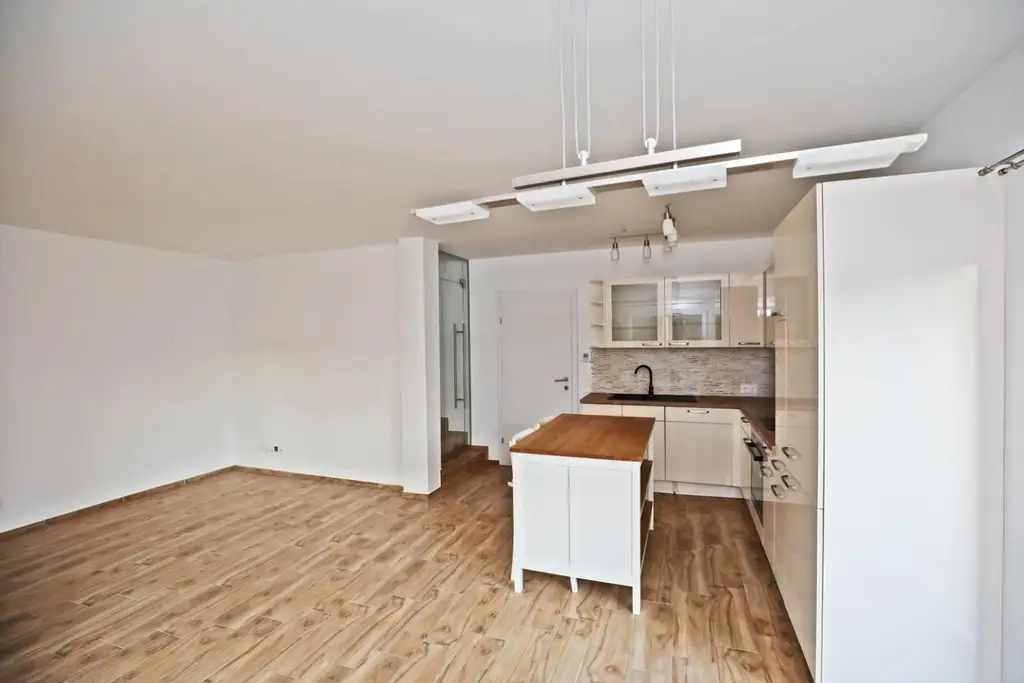 Neuwertige, moderne Doppelhaushälfte zum Verkauf