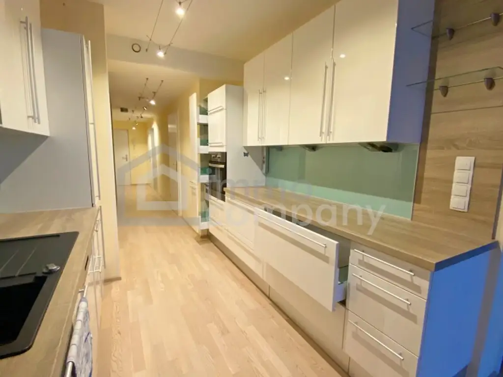 Moderne 3-Zimmer-Wohnung + Balkon + Garage