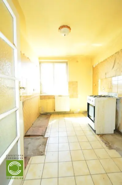 CHRISTOPH CHROMECEK IMMOBILIEN - 1090 WIEN - Renovierungsbedürftige Dachgeschoßwohnung mit Terrasse!