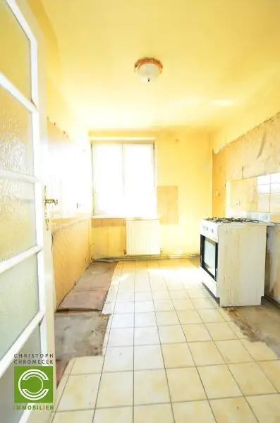 CHRISTOPH CHROMECEK IMMOBILIEN - 1090 WIEN - Renovierungsbedürftige Dachgeschoßwohnung mit Terrasse!