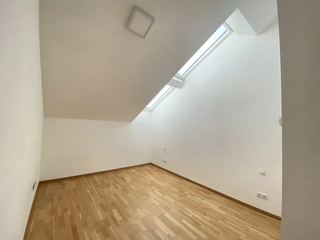Großzügige Dachgeschosswohnung am Rennweg - Klimatisiert - 2 Terrassen