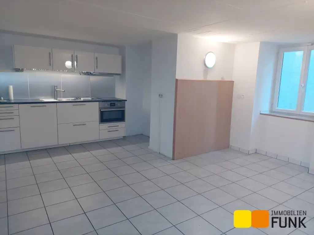 Attraktives Büro mit eigener Garage und zusätzlicher Lagerfläche