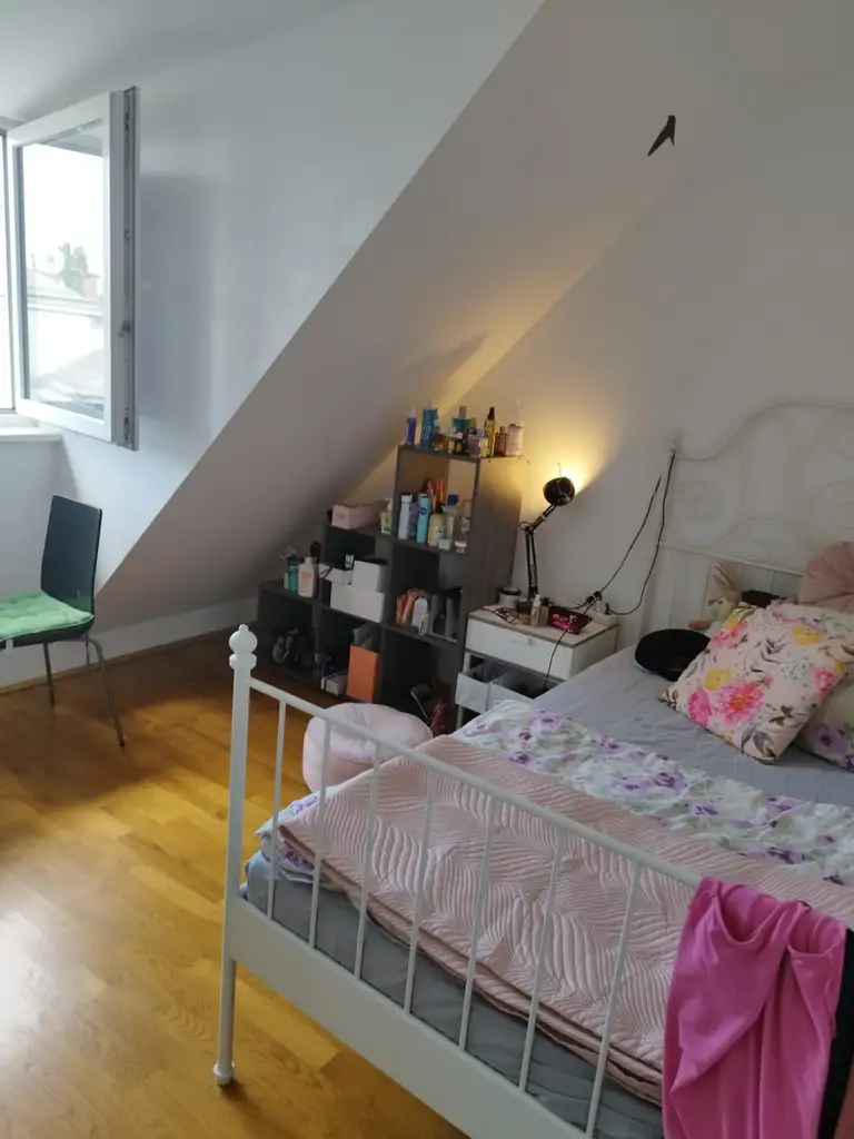 Ein WG-Zimmer in der Lorystraße wartet auf DICH!