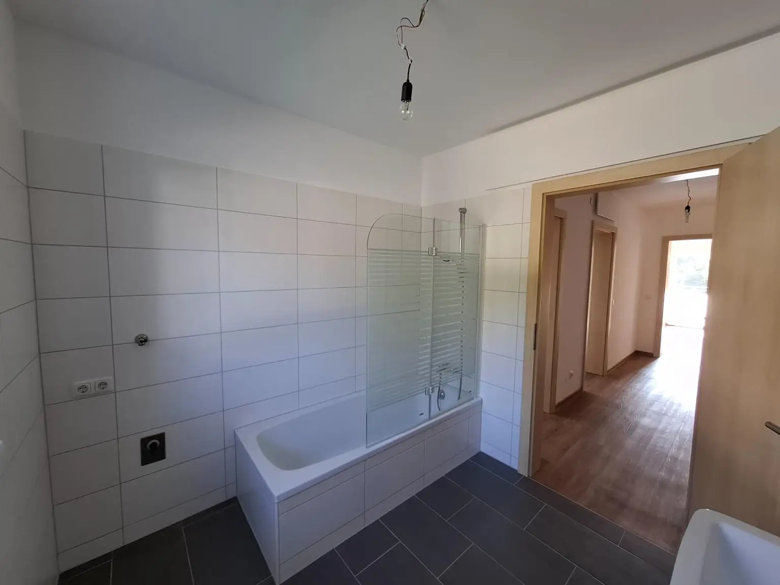 4-Zimmer-Wohnung im 1. OG eines kleinen Mehrparteienhauses zu vermieten