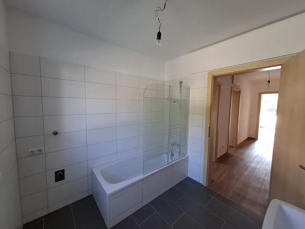 4-Zimmer-Wohnung im 1. OG eines kleinen Mehrparteienhauses zu vermieten