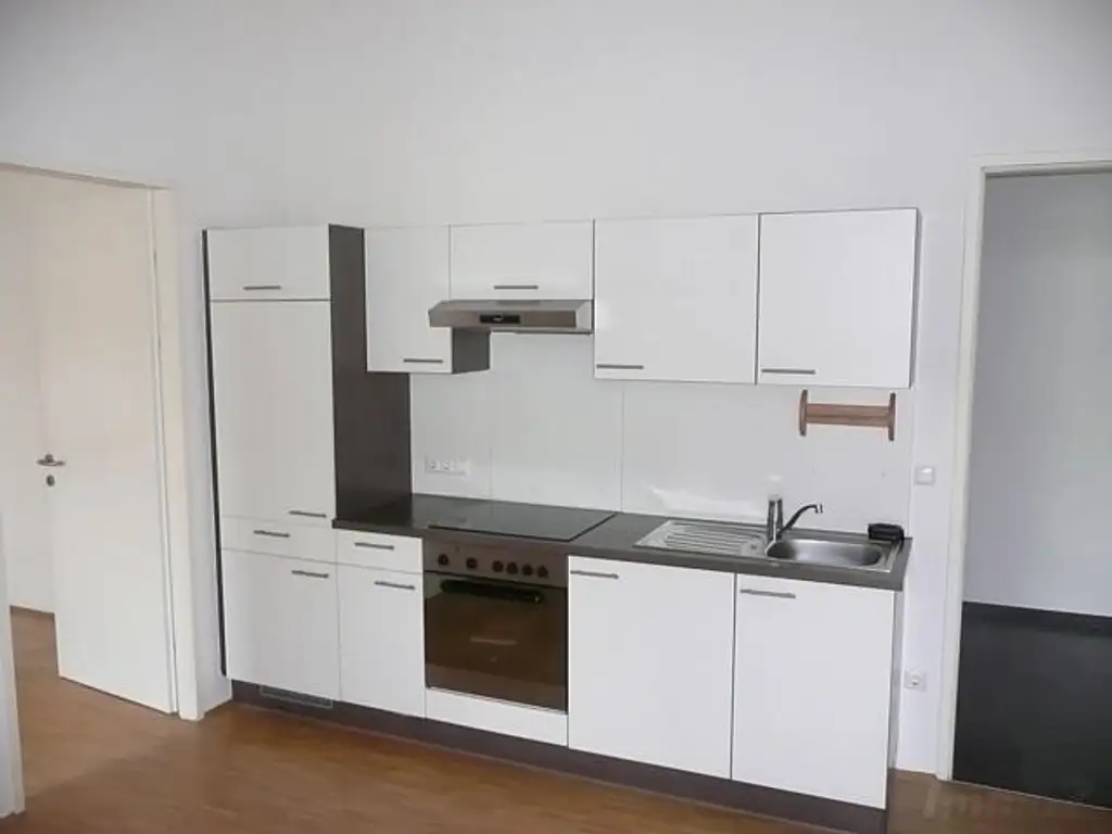 Provisionsfreie 2-Zimmer-Altbauwohnung mit großem Balkon in Herz-Jesu bei Schillerplatz ab 01.01.2026