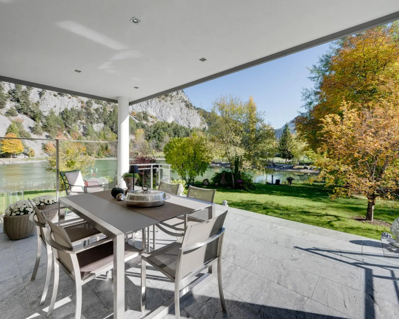 NEU!   Ein Haus am See - das besondere Juwel in ruhiger Bestlage