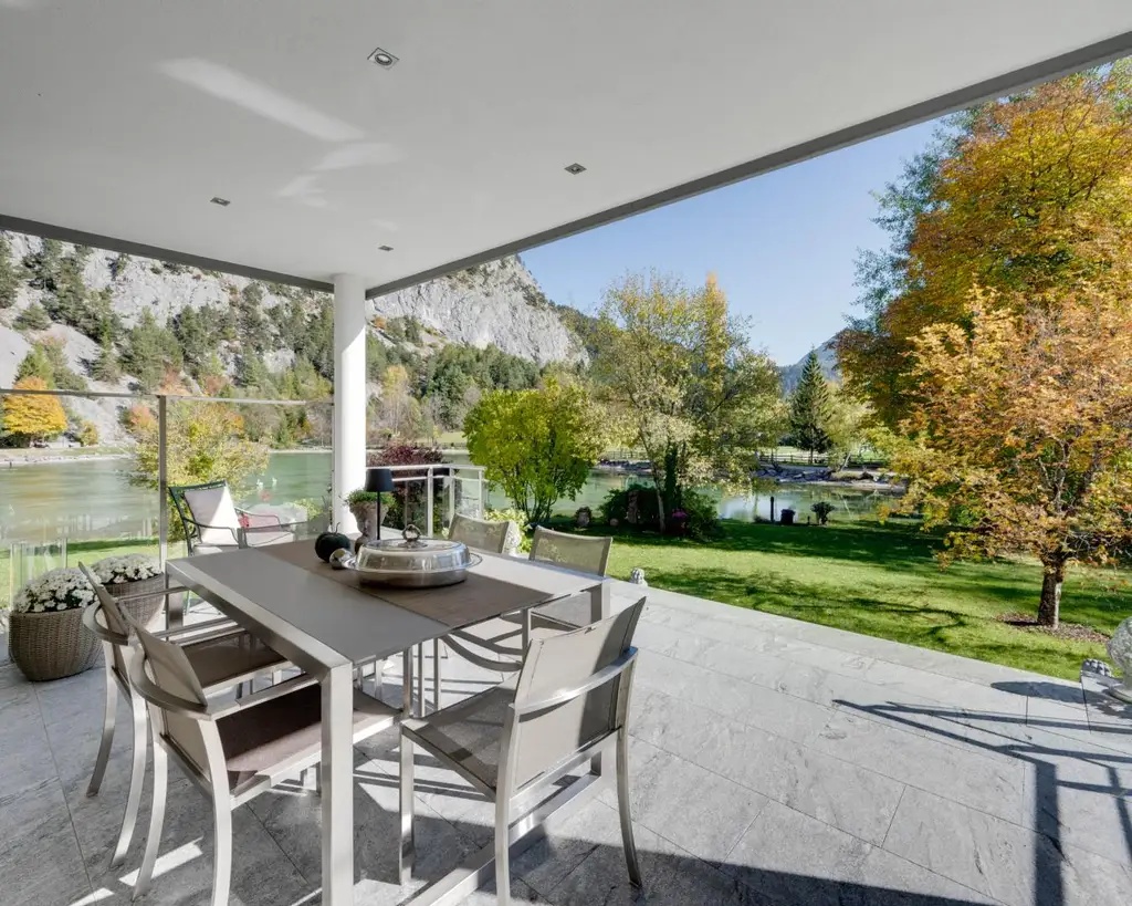 NEU!   Ein Haus am See - das besondere Juwel in ruhiger Bestlage