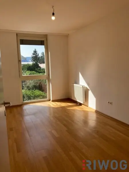 3 Zimmer-Penthouse-Wohnung mit Balkon in den grünen Innenhof gerichtet
