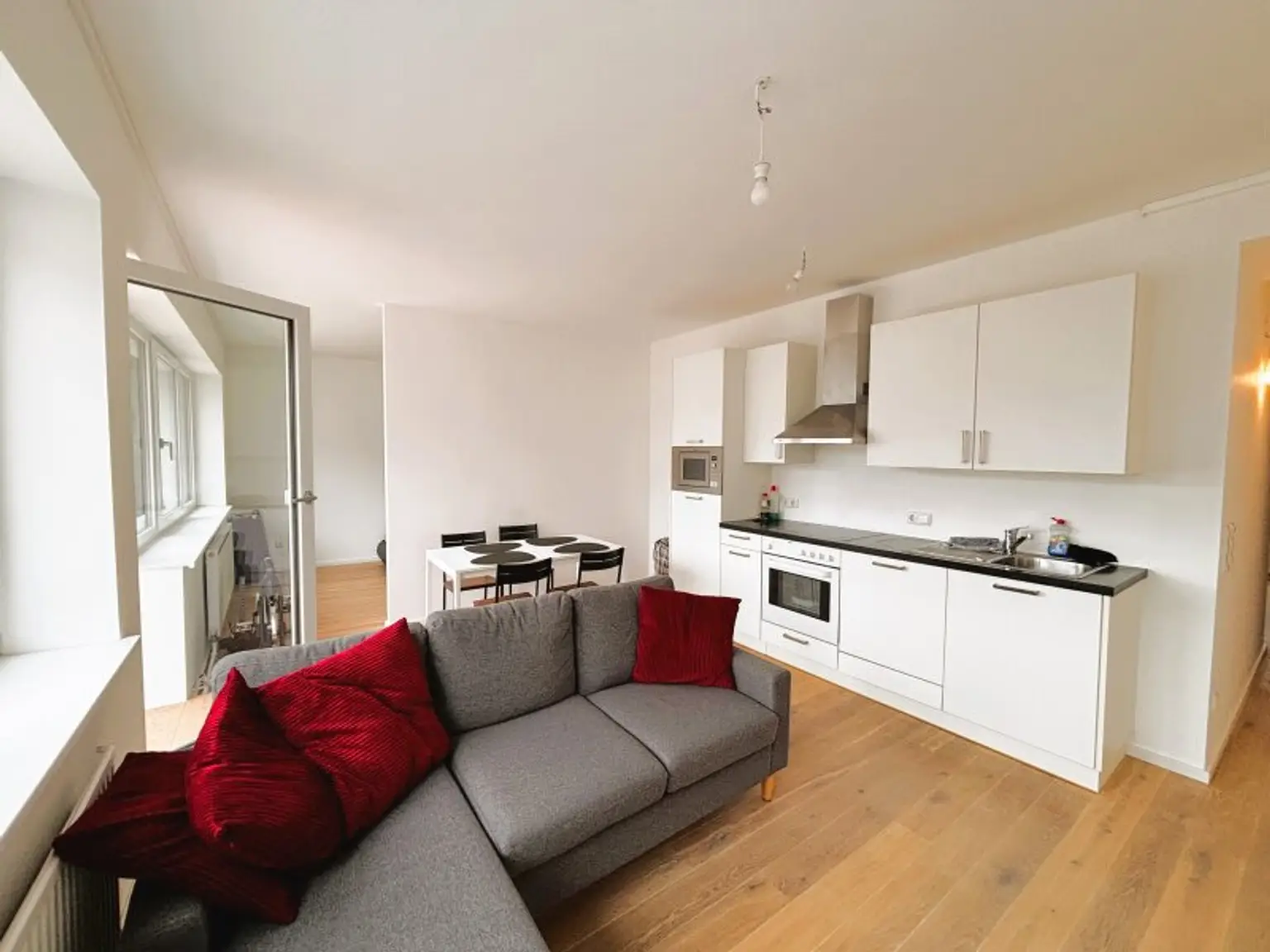 Exklusive Innenstadtwohnung mit Dachterrasse & Klimaanlage – Blick auf den Pöstlingberg