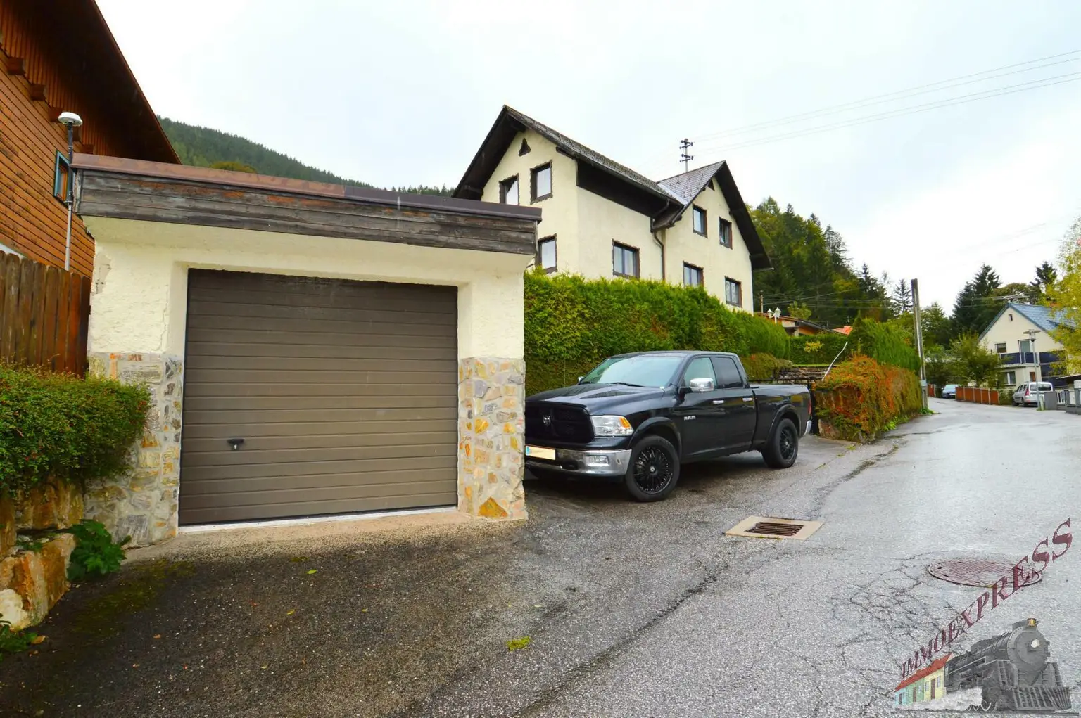 Ein-/ Zweifamilienhaus in ruhiger Aussichtslage