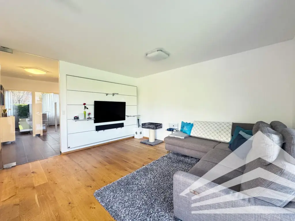 Exklusive 3 Zimmerwohnung mit traumhaftem Privatgarten im Zentrum von Pasching