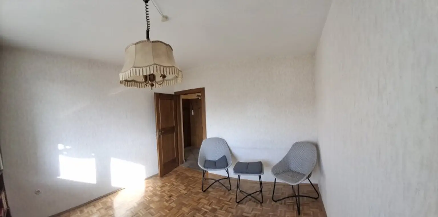 Charmante 3,5 Zimmer Panoramawohnung mit Loggia an der Glan