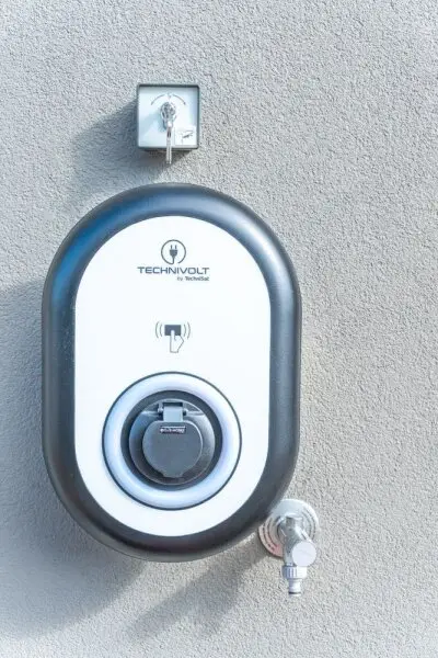 1A Gewerbebetrieb mit Halle und Büroräumen: Erstbezug mit Top-Ausstattung!