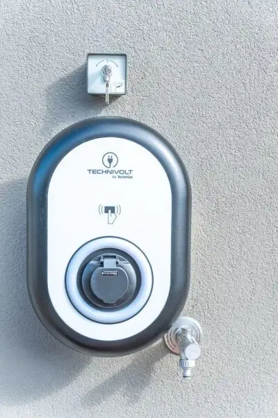 1A Gewerbebetrieb mit Halle und Büroräumen: Erstbezug mit Top-Ausstattung!