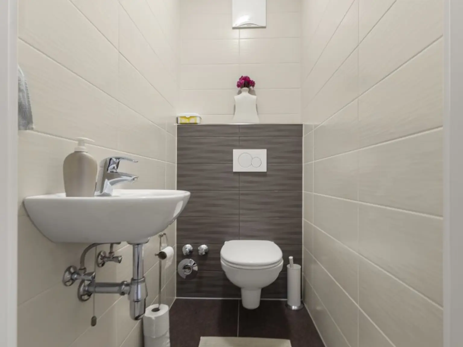 Traumhafte, neuwertige 3 Zi Gartenwohung mit 400m² Eigengarten und Tiefgarage in Waidmannsdorf