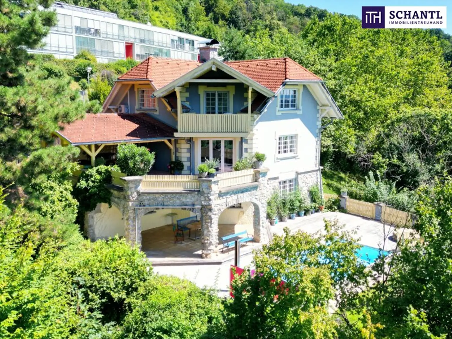 RIESIGER POOLBEREICH MIT AUSBLICK ÜBER GRAZ!! Exklusives Einfamilienhaus in Eggenberg mit Pool, XXL-Terrasse & Traumgarten – Ihre private Oase in Graz!