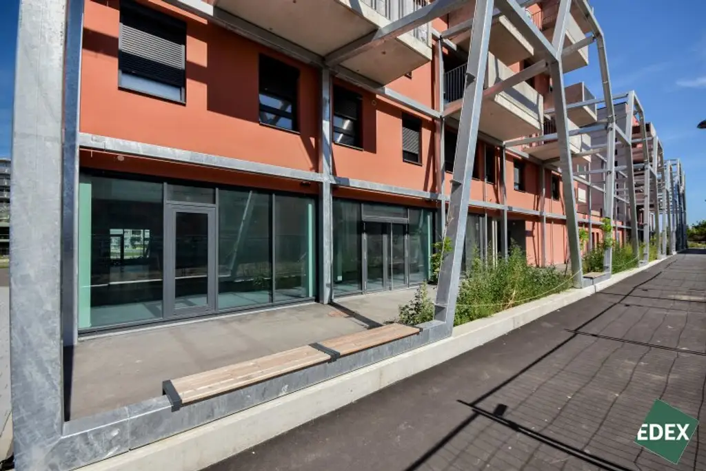 Moderne Geschäftsfläche in Neubausiedlung nahe Badeteich Hirschtetten