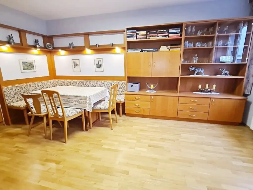 FAMILIENHIT, ENKPLATZ, gepflegte 113 m2 Neubau mit Loggia, 4 Zimmer, Küche, 2 Bäder, teilmöbliert, 3. Liftstock, U3-Nähe