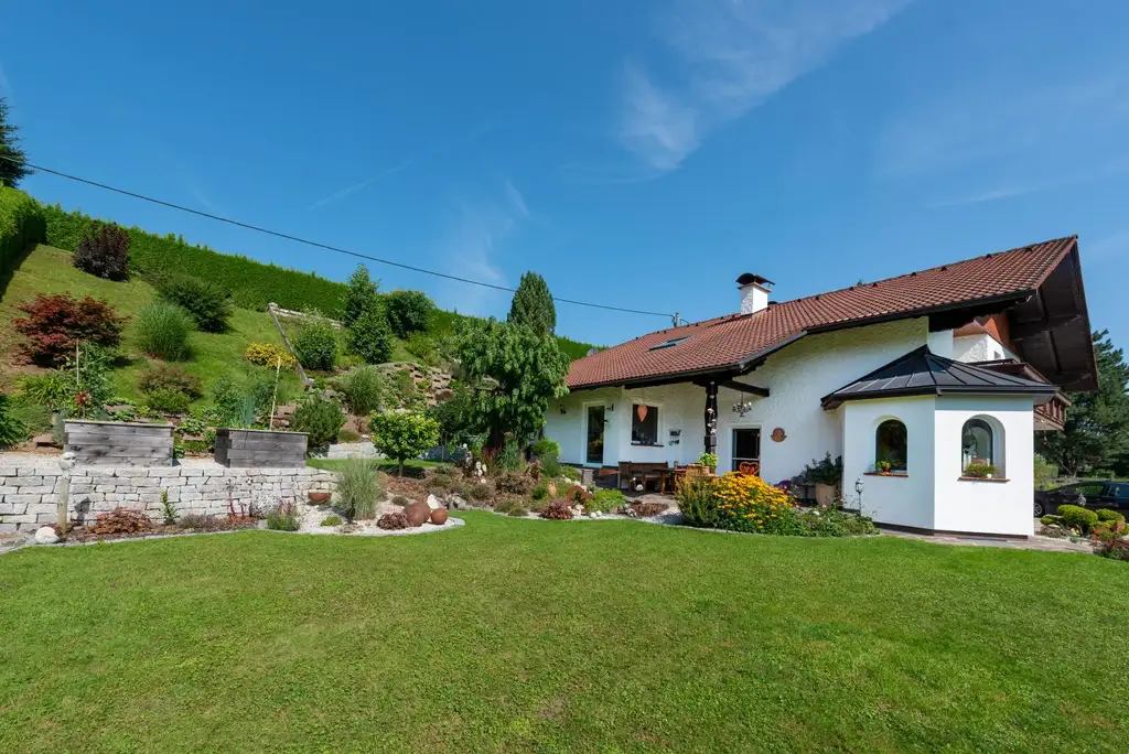 Haus mit HERZ, toller Garten, große Terrasse, herrlicher Ausblick!