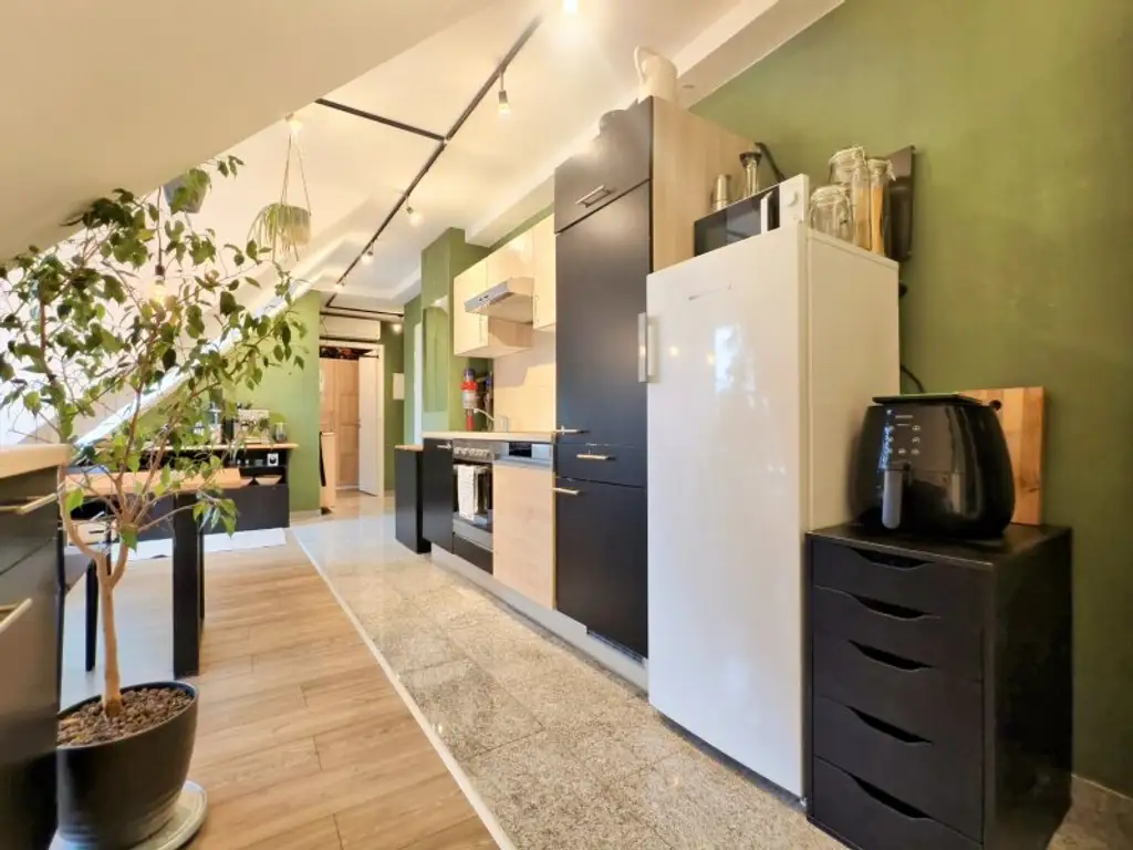 3-Zimmer-Dachgeschosswohnung mit 2 Balkonen, Wintergarten-Loggia & Weitblick - U2 Hardeggasse fußläufig - Klimaanlage & Küche