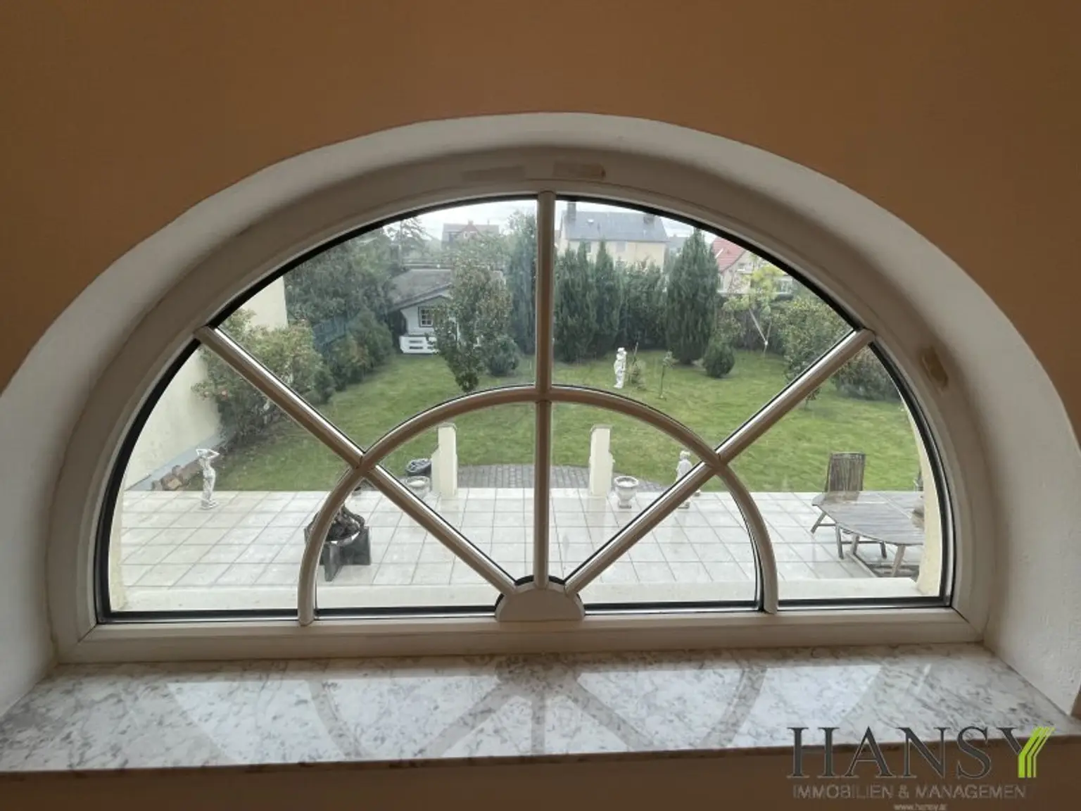 Traum Stilvilla in Tribuswinkel: Modernisiert mit Garten, Garage & 5 Zimmern!