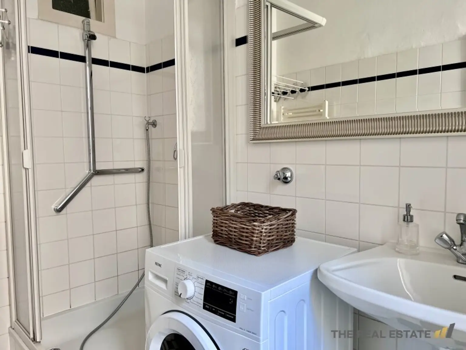 Helle 4 Zimmer Wohnung, möbliert, U1, Südtiroler Platz, Provisionsfrei