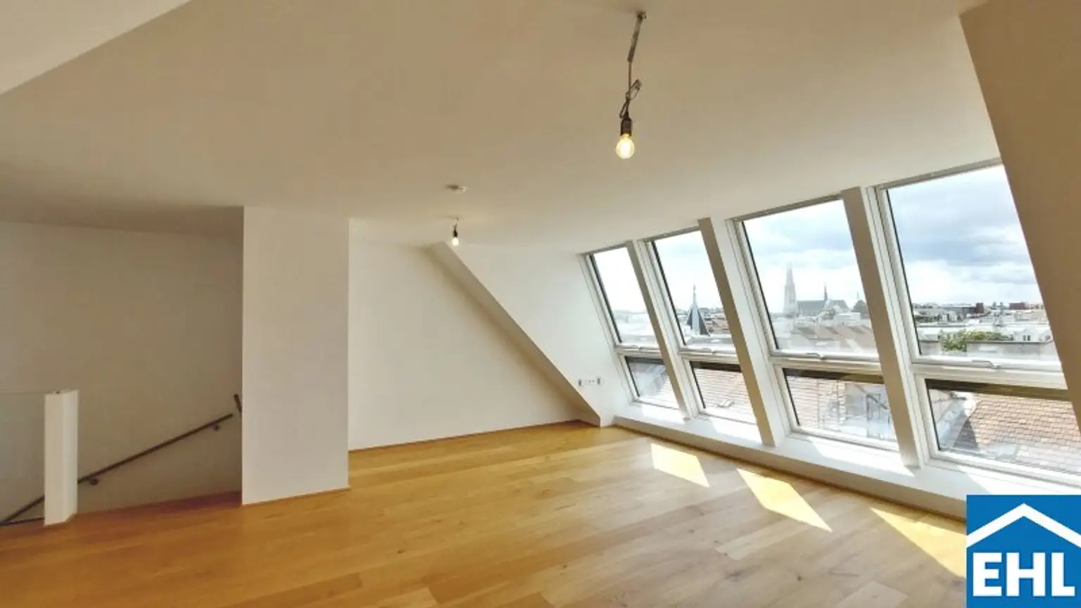 Traumhafte 3-Zimmer-Maisonette im Dachgeschoss mit Dachterrasse im Servitenviertel - U4 Nähe!