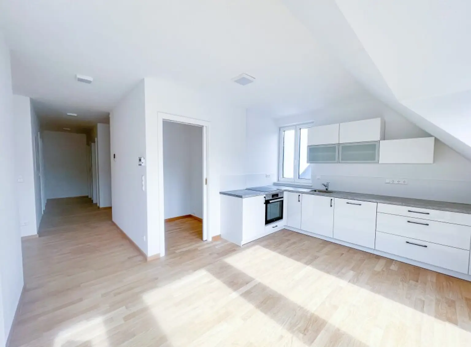 112 m2 Dachgeschosswohnung mit 11 m2 Balkon in Untermauerbach in absoluter Grünruhelage!