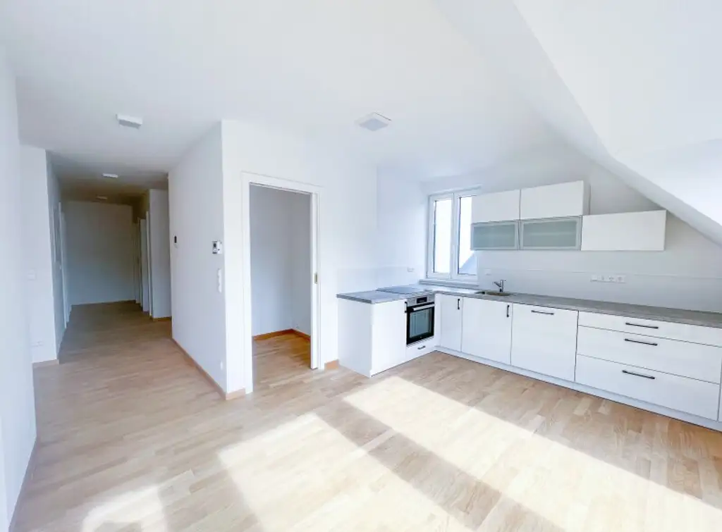 112 m2 Dachgeschosswohnung mit 11 m2 Balkon in Untermauerbach in absoluter Grünruhelage!