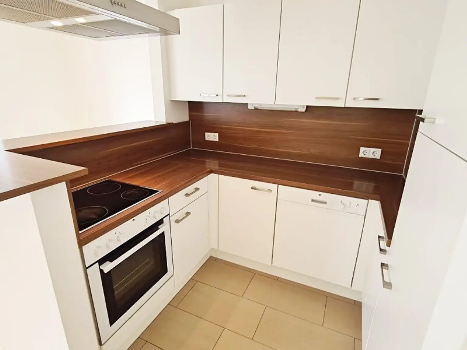 U1-NÄHE, gepflegte 68 m2 Neubau inkl. 4 m2 Loggia, 2 Zimmer, Wannenbad, Parketten, 2. Liftstock, Humboldtgasse