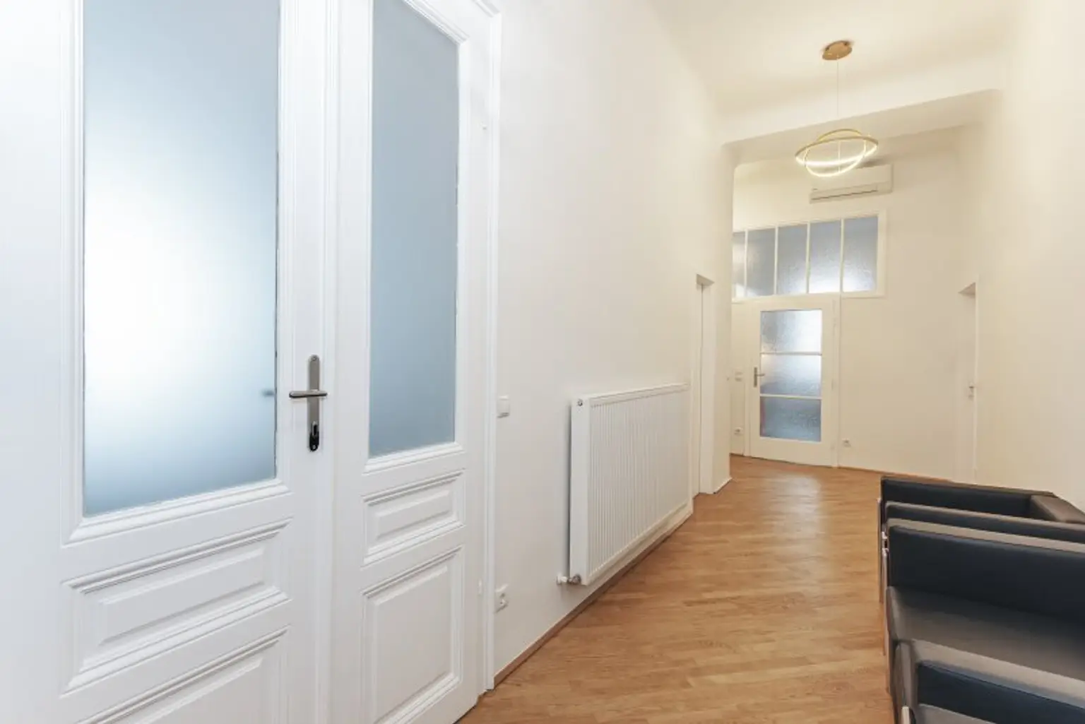 Provisionsfrei! All-In-Bürozimmer am Brahmsplatz als Untermiete!